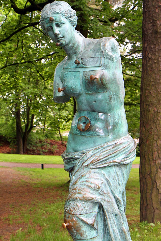 Skulptur Venus de Milo aux tiroirs von Salvador Dalí im Ekebergpark in Oslo, Norwegen