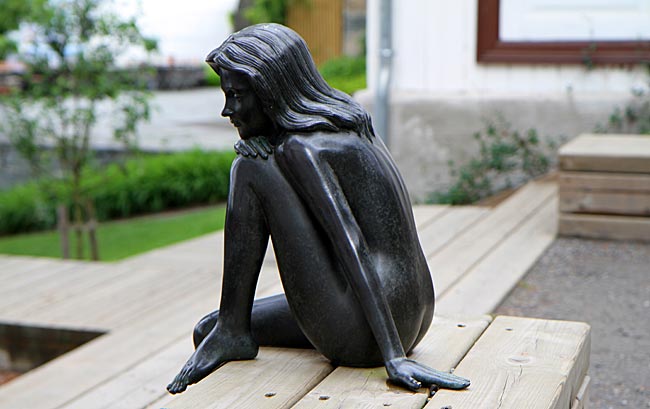 Skulptur Reflections von Guy Buseyne im Ekebergpark in Oslo, Norwegen