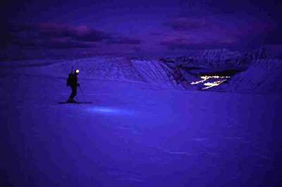 Norwegen Spitzbergen nächtliches skifahren