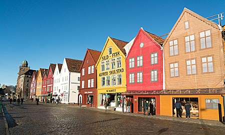 Norwegen - Bergen - bunte Handelshäuser in "Bryggen"