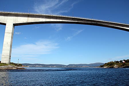 Norwegen - Kystriksveien - Brücke direkt über dem Saltstraumen - hier überquert die Panoramastraße FV. 17 den Saltfjorden