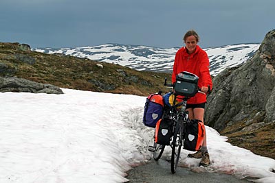 Norwegen - Schneefeld auf dem Rallarveg