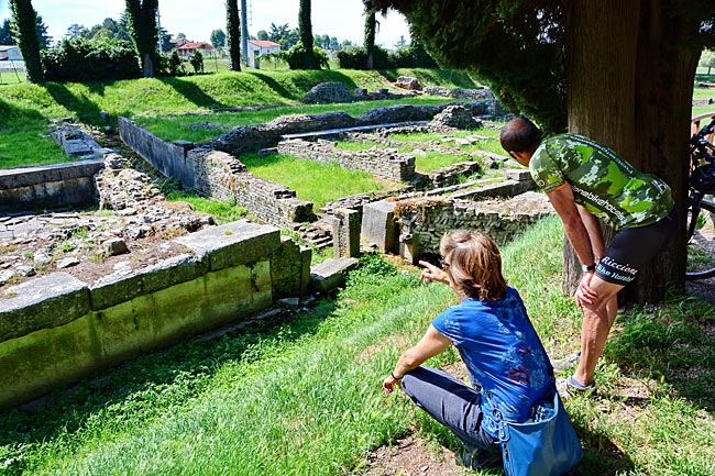 Alpe Adria Radweg - Ausgrabungen am ehemaligen römischen Hafen Porto Fluviale Romano in Aquileia