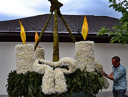 Österreich - Bad Aussee - Adventskranz aus Narzissen