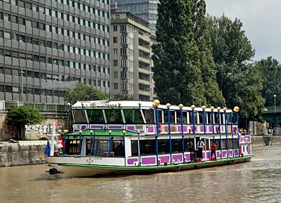 Österreich - Wien - Fahrgastschiff MS Vindobona