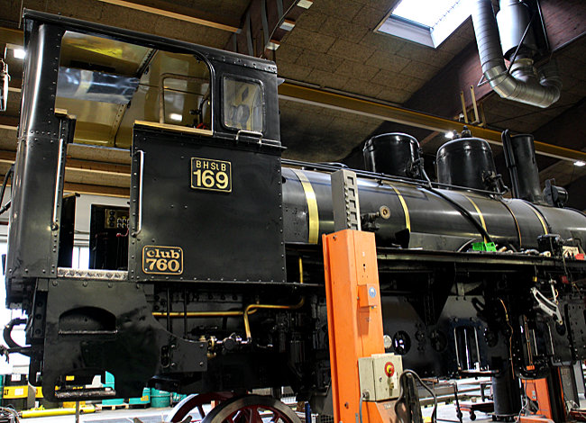 Österreich - Pinzgau - Tischlerhäusl Lok 73-019 wartet im Depot auf ein Ersatzteil