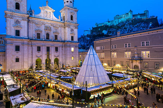 Salzburger Christkindlmarkt am Domplatz mit Festungsblick, Foto G. Breitegger