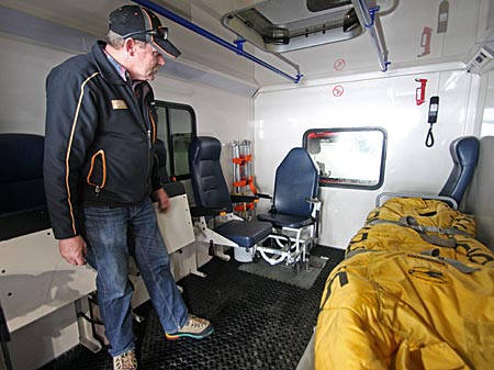 Österreich - Stubaital in Tirol - Rettungs-Pistenbully