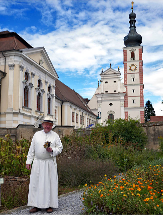 Weinviertel - Kloster Geras mit Kräuterpfarrer Benedikt