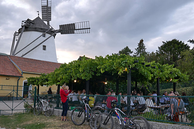 Weinviertel - Windmühle auf dem Kalvarienberg in Retz