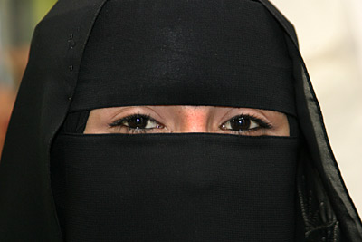 Oman Salalah Frau mit Schleier