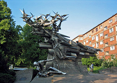 Denkmal vor der Polnischen Post in Danzig
