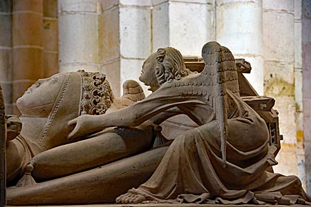 Portugal - Das Grabmal von Inês in der Klosterkirche von Alcobaça