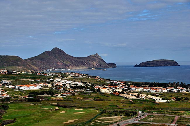 Blick auf Vila Baleira, Hauptort von Porto Santo, der kleineren Nachbarinsel von madeira. Portugal