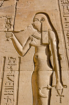 Kleopatra in Stein gemeißelt