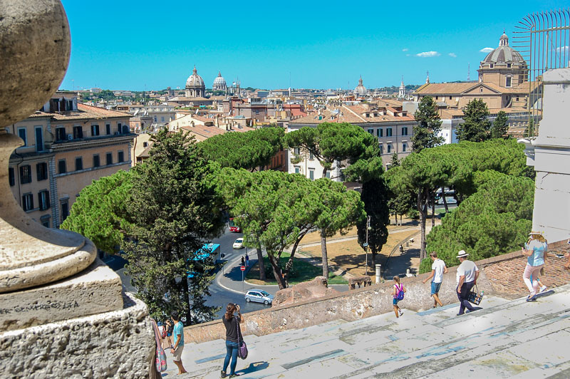 Blick vom Kapitol über die Dächer des historischen Zentrums von Rom