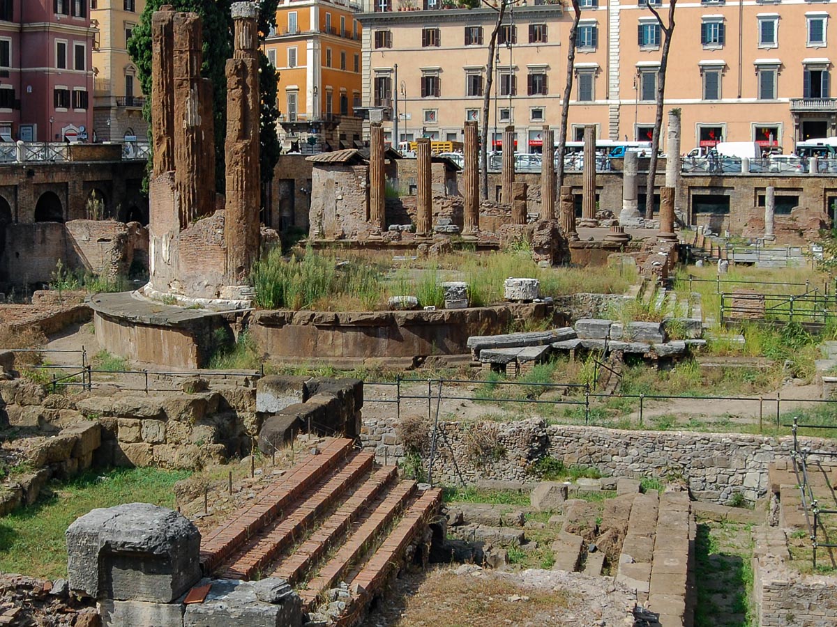 Rom: Largo di Torre Argentina mit Tempelruinen aus der Zeit der Römischen Republik
