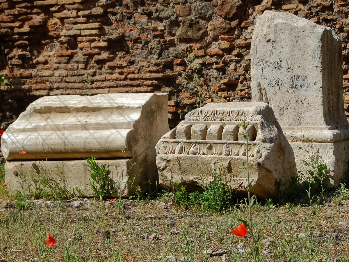 Rom: Marmor, Travertin und Ziegelstein