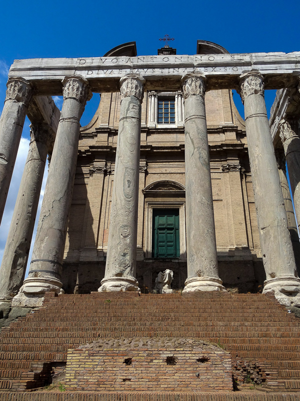 Forum Romanum, Tempel des Antoninus Pius und der Faustina