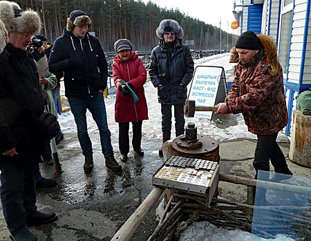 Transsibirische Eisenbahn - Unweit der Stadt Jekaterinburg ist eine der Grenzstellen zwischen Asien und Europa