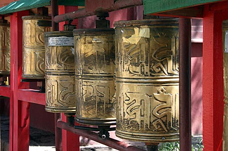 Im Zarengold von Peking nach Moskau - Gebetsmühlen im Gandan Kloster in Ulaanbaator in der Mongolei