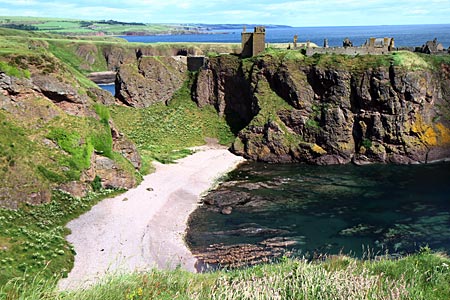 Schottland - Castle Trail - Dunnottar Castle aus der Ferne