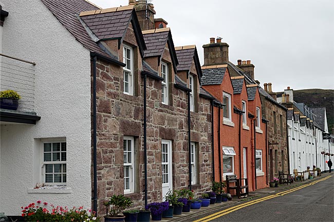 Schottland - Ullapool am Loch Broome - alte Häuser am Hafen