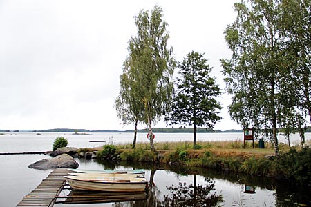 Schweden mit Wohnmobil - Paradies für Wassersportler und Angler: Der Campingplatz Getnö Gård liegt direkt an einem Seeufer
