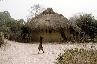 Senegal, Gambia - Strohhütte