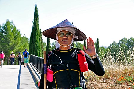 Auf dem Pilgerweg der Muschel oder auf dem des Hl. Ignatius? Kurz vor Logroño, La Rioja, Spanien
