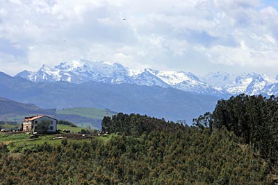 Nordspanien - Die „Picos de Europa“ sind über 2600 Meter hoch. Das Küstengebirge – heute ein UNESCO-Biosphärenreservat - war früher ein wichtiger Orientierungspunkt für die Seefahrer