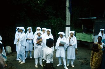 Sri Lanka, Mädchen in Schuluniform