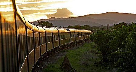 Tansania - Rovos Rail - Viel Arbeit für die Loks geht über das Rift Valley in Richtung Sambia