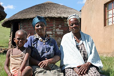 Südafrika - KwaZulu-Natal - Bewohner im Zuludorf Nompondo