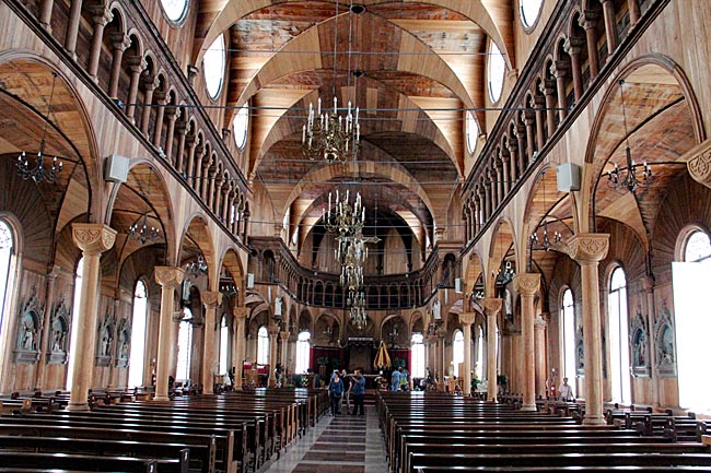 Suriname - aus Holz gebaute Petrus-und-Paulus-Kathedrale in Paramaribo
