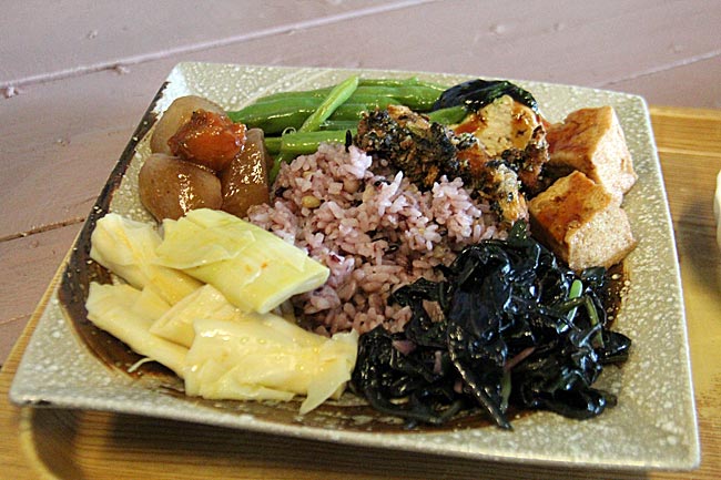 Taiwan - vegetarisches Menü in einem Restaurant in Yuli