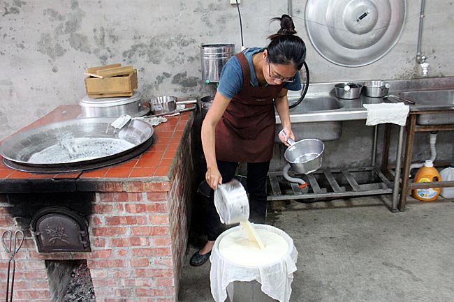 Taiwan - Tofuhestellung von Hand