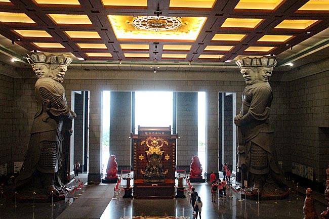 Taiwan - Chung Tai-Tempel - Jian Xiao Shiffu