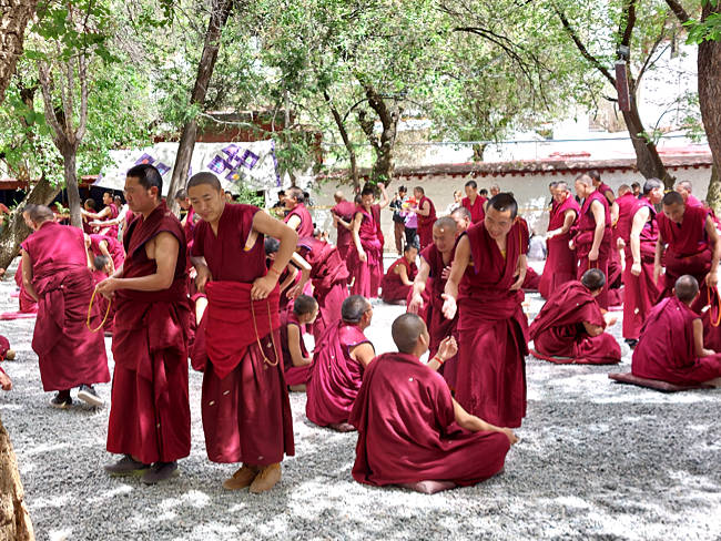 Tibet - Mönche im Koster Sera