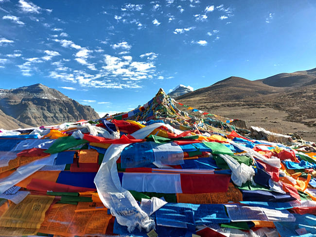 Tibet - Gebetsfahnen auf der Kora