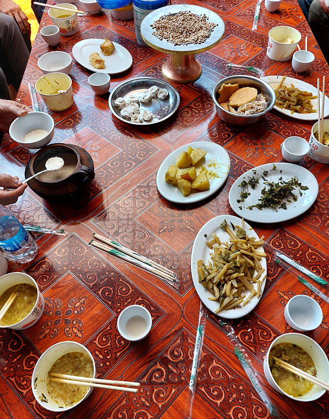 Tibet - Gerstenbrei und Buttertee