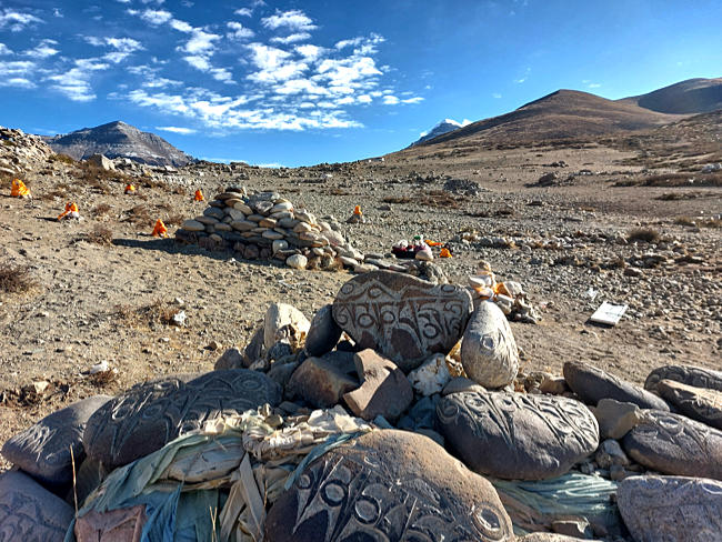 Tibet - Gebetssteine vor dem heiligen Berg Kailash
