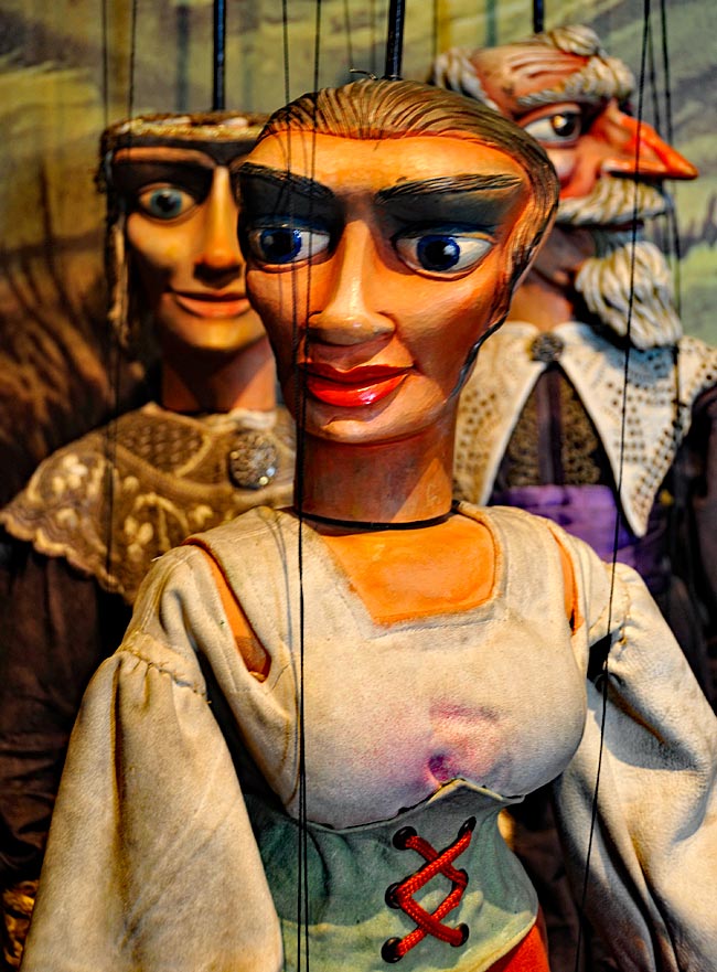 Historische Puppen im Marionettenmuseum Pilsen, Tschechien
