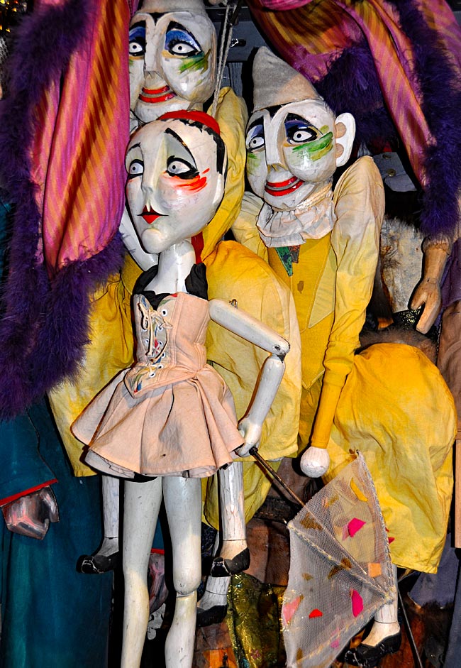 Marionetten im Fundus des Alfa Theaters Pilsen, Tschechien