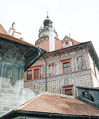 Tschechien - Krumlov - Hingucker: Fassadenschmuck an Schlossgebäuden