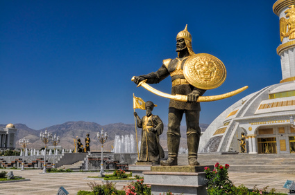 Turkmenistan, Am Unabhängigkeitsdenkmal