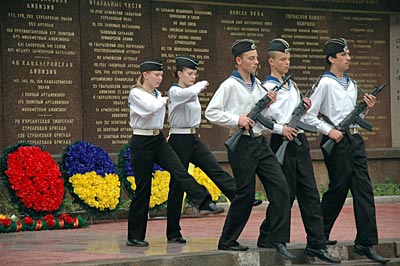 Ukraine - Sevastopol - Wachablösung am Ehrenmal