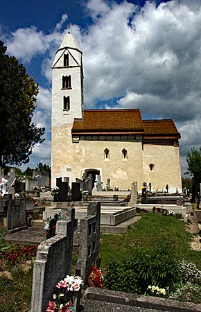 Ungarn - Heviz - Das kleine Kirchlein am Egregyer Weinberg stammt noch aus der Arpad-Zeit, sprich vor rund 1.000 Jahren
