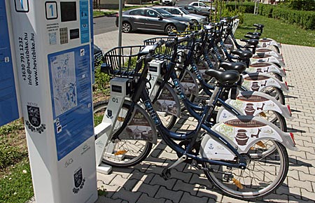 Ungarn - Heviz - Die HeBi Citybikes können im Ortsbereich kostenlos genutzt werden