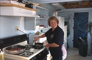 USA / Alaska / Fairbanks / Susan in Küche